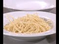 Pasta con pesto y bolognesa