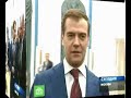 Президент России Дмитрий Медведев пригласил к себе в Кремль футбольную команду «Зенит», которая накануне победила в финале кубка УЕФА. Для российской команды это второй по счету такой ценный трофей за всю историю отечественного футбола. Первыми кубок УЕФА завоевали московские армейцы.Медведев смотрел матч от начала до конца. Переживал. Но во время второго тайма он понял, что игра сделана. За успех всего российского футбола президент захотел выпить шампанского.Права на ролик принадлежат программе «Сегодня», телеканалу НТВ (с)