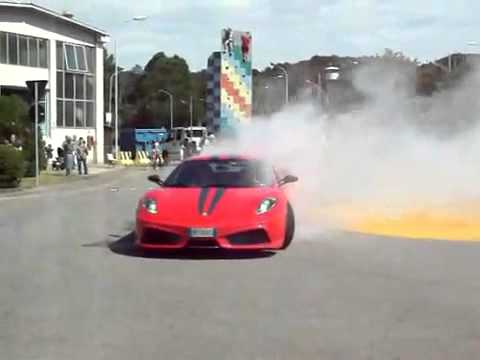 video auto Ferrari Burnout