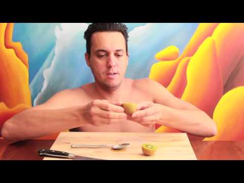 how to properly eat a kiwi