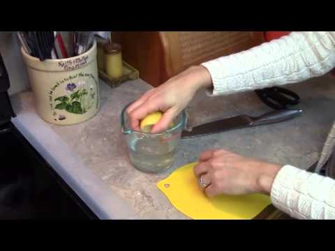 how to clean a microwave with a lemon