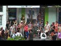 Visitez également http://www.myspace.com/lapinsuperstarLapin superstar vint s'installer devant chez moi sur la rue Mont-Royal à Montréal le 18 juillet 2008.Bingo ! Un vrai concert pour moi et les voisins ! Je saute sur la caméra et j'enregistre. Merci Lapin Superstar.