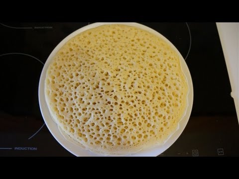 crêpe marocaine - 1 bol de semoule à gâteau 1 bol de farine 2 bols d'eau chaude 10 g de levure boulangère 1 c.a.c de sel 1 cup semolina cake 1 cup of flour 2 cups hot water 10...
