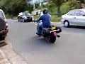 Ja Wojtek, jade na motorze pod moim domem na Yannina Ave w HornsbyYamaha XVS 1300 V-Star z  tlumikiem Roadhouse typu Slip-on