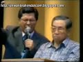 Gus Dur diBaptis Paderi Kristian