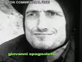 giornate degli autori - venice days
65. mostra internazionale d'arte cinematografica 
il passato e' il mio bastone
di flavia mastrella antonio rezza

una produzione: rezzamastrella - kiwido

i critici cinematografici che hanno da sempre seguito il lavoro di flavia mastrella e antonio rezza commentano, con gli strumenti di oggi, le immagini di repertorio di un passato mai cos� vicino e minaccioso.

con: cristina piccino, steve della casa, giovanni spagnoletti, fabio ferzetti, marco dotti, paolo d'agostini, morando morandini, enrico ghezzi, roberto silvestri

e con: lavinia novara, domenico vitucci, armando novara, geraldine vitullo, maurizio catania, federico carra, marijcke van der maden, davide sbrolli, toto novara, raffaela fantaccione, fiore leveque, massimiliano leveque, marianeve leveque, giovanni semerano, giuseppe salerno, chiara cavalli, inge romer, giovanna colacevich, costantino morosin, paolo moglia, bianca menna, giuseppe piga, nando serafini, claudio cipollone, anna benevento e tutti gli attori in bianco e nero

montaggio: barbara faonio

immagini di: vincenzo mistretta, giuseppe laruccia, alfonso avvisati, barbara faonio, alessandro spada, federico carra, flavia mastrella, antonio rezza 

 musica: unnaddar�

 frammenti tratti dai film: suppietij, de civitate rei, il piantone, schizzopatia, zero a zero, il telefonetto, l'handicappato, fiorenzo, hai mangiato?, raptus

e immagini tratte dalla mostra fotografica i visi...goti

foto di scena: martina villiger

traduzioni: jane dolman

dal dvd kiwido: otttimismo democratico