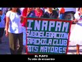 VILLA DE ZAACHILA, Oaxaca.- Con toda tranquilidad, este 16 se llevó a cabo el tradicional desfile con la participación de diferentes gremios, uniones de moto-taxis, autoridades municipales, comités de padres de familia y demás organizaciones, el cual estuvo encabezado por el edil municipal, Noé Pérez Martínez, así como por la H. Junta Patriótica representada por Floriberto Martínez Iriarte.En puntos de las 10:00 horas, el contingente inició el recorrido desde el Altar Patrio ubicado en los portales del Palacio Municipal y de ahí caminar por las principales calles de la población.Acompañados de la banda de música Balachi, el presidente municipal, quien era el abanderado, seguía al tamborillero así como al gremio de la cabalgata y su abanderada, donde su presidente es Joaquín Martínez Barranco.De igual manera, trabajadores del Ayuntamiento participaron en el magno desfile que fue todo un éxito, detrás del alcalde primero constitucional, César Joaquín Salvador, seguido de diferentes gremios como el de Labradores y Profesionistas.Después de hora y media del recorrido, al llegar al Palacio Municipal, Noé Pérez Martínez, luego de depositar nuevamente la bandera en el Altar Patrio, desde el Balcón Presidencial presenció el paso de todos los participantes.Primeramente iban agentes municipales y comisariados de la comunidad, así como diversos comités de padres de familia jardines de niños, primarias, secundarias y telesecundarias; también comités de los diferentes pozos ubicados en esta demarcación y la subdelegación del INAPAM y grupos de la tercera edad.La buena relación existente entre los diferentes gremios hicieron que también participaran en el desfile las uniones de: Tocineros y Carniceros de la Villa de Zaachila; Camioneros Materialistas, Panaderos y caseteros del Mercado Alarí; así como los grupos CECOM y de Maguey Teotzapotlán; de igual manera Autotransportes Zaachila Yoo.La aprobación para que este desfile se realizara a pesar de la negativa del magisterio disidente, también participaron las uniones de moto-taxis: Biniguenda, Indio de Nuyoo, 13 de Septiembre, Tona Dipaa, Natividad, Coyolicaltzin, Nereidas, Coyolicaltzin Flor que Amanece, Soledad, San Pedro La Reforma, así como el Sitio de Taxis Zaachila.Finamente, acompañando a la Señorita América, al Gremio de Solteros y Carro Alegórico de la Reina de las Fiestas Patrias, iba la Banda de Música San Valentín.Para finalizar el evento, la Señorita América, Itzi Tomás Juárez interpretó Gloria a los Héroes, del compositor zaachilense, Luis Pérez Benítez; para luego, el munícipe acompañó a toda la contingencia en un convivio dentro del Palacio Municipal