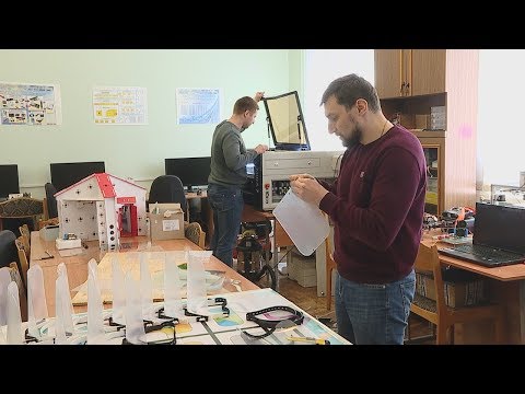 Маскі для медыкаў: валанцёры працягваюць аказанне дапамогі видео