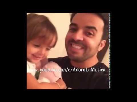Hija de Luis Fonsi sorprende cantando (VIDEO)