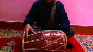 How to play Dholak?