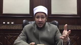 مات أبي وقسمت أمي ميراثه شقتين للولد وشقة للبنت، فما الحكم؟