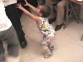 bebe bailando