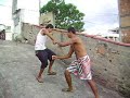 bom bom no corredor