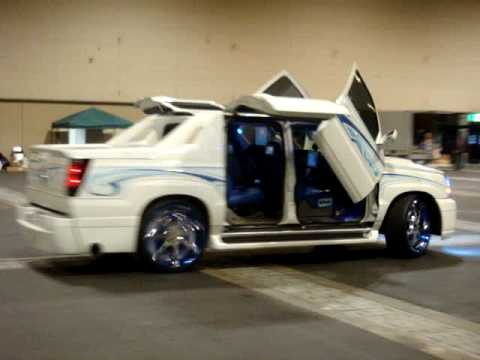 Cadillac Escalade - Escalade mit Flügeltüren und na menge bling bling!!