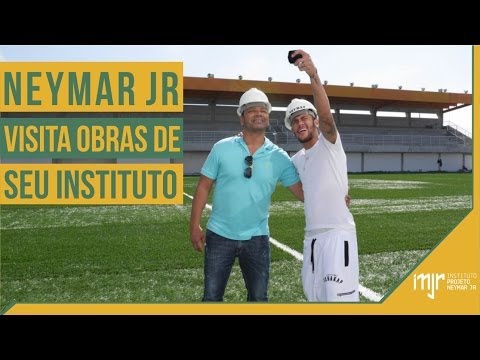 Neymar Jr visita obras do seu Instituto