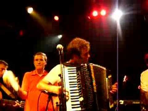 Beirut - gulag orkestar (live in Paris)