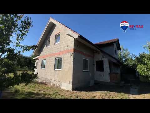 Video Bydlete jako na zámku! Pohodový rodinný dům v objetí přírody a historie ...