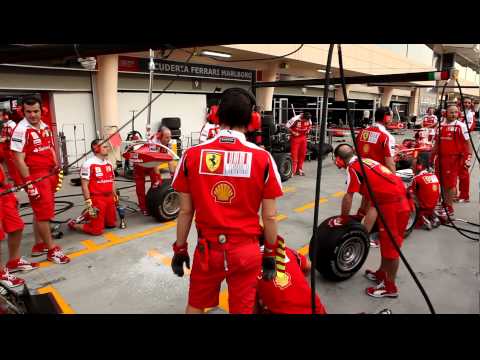 Ferrari – Change of tyres rehearsal (Formula One Gulf Air Grand Prix Bahrain 2010)