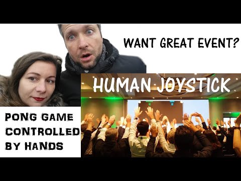 Human joystick v Paříži a hra pro dvě skupiny Pong