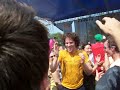Nic Offer dances with the peoplez