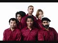 lyrics...


jag s�g ett ljus i dina �gon, ett ljus som �nnu lever kvar. 
jag minns s� v�l den f�rsta g�ngen, min v�n.
vi m�ttes, det var sommar, och jag fann k�rleken.

tv� m�rka �gon, och leendet du gav mig
och ingenting var l�ngre som f�rut.
den varma k�nsla, som bor n�nstans inom dig
f�r�ndrade mitt liv p� en minut.
tv� m�rka �gon, och k�rleksl�gor t�ndes
som v�rmde mig och lyste upp min v�g.
den blick du gav mig, s� underbar den k�ndes,
den sommaren f�r l�nge sen, d� jag fann k�rleken.

det fanns en s�ng p� dina l�ppar,
en s�ng som du l�rde mig f�rst�.
jag minns s� v�l de vackra orden, min v�n,
du l�rde mig den sommar'n, n�r jag fann k�rleken.

tv� m�rka �gon, och leendet du gav mig
och ingenting var l�ngre som f�rut.
den varma k�nsla, som bor n�nstans inom dig
f�r�ndrade mitt liv p� en minut.
tv� m�rka �gon, och k�rleksl�gor t�ndes
som v�rmde mig och lyste upp min v�g.
den blick du gav mig, s� underbar den k�ndes,
den sommaren f�r l�nge sen, d� jag fann k�rleken