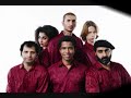lyrics...


jag s�g ett ljus i dina �gon, ett ljus som �nnu lever kvar. 
jag minns s� v�l den f�rsta g�ngen, min v�n.
vi m�ttes, det var sommar, och jag fann k�rleken.

tv� m�rka �gon, och leendet du gav mig
och ingenting var l�ngre som f�rut.
den varma k�nsla, som bor n�nstans inom dig
f�r�ndrade mitt liv p� en minut.
tv� m�rka �gon, och k�rleksl�gor t�ndes
som v�rmde mig och lyste upp min v�g.
den blick du gav mig, s� underbar den k�ndes,
den sommaren f�r l�nge sen, d� jag fann k�rleken.

det fanns en s�ng p� dina l�ppar,
en s�ng som du l�rde mig f�rst�.
jag minns s� v�l de vackra orden, min v�n,
du l�rde mig den sommar'n, n�r jag fann k�rleken.

tv� m�rka �gon, och leendet du gav mig
och ingenting var l�ngre som f�rut.
den varma k�nsla, som bor n�nstans inom dig
f�r�ndrade mitt liv p� en minut.
tv� m�rka �gon, och k�rleksl�gor t�ndes
som v�rmde mig och lyste upp min v�g.
den blick du gav mig, s� underbar den k�ndes,
den sommaren f�r l�nge sen, d� jag fann k�rleken