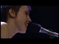 spectacle de jeanne cherhal (fin 2004) � la cigale...
elle commence, en douceur, par une intro in�dite de 1min30, au piano, et enchaine tout en fluidit� sur 