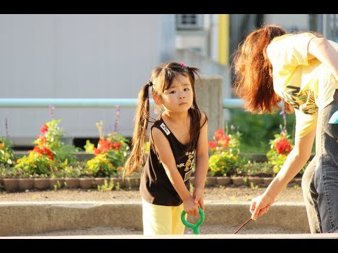 Rino - 2013年7月7日/4歳1ヶ月 Rino plays with a grandma in a park. Nightfall has begun to become slow from this neighborhood. Therefore it becomes the daily work to play t...
