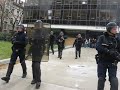 la petite démonstration de force des CRS la petite démonstration de force des CRS