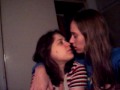 Besos lesbicos en la cama III (En mi cama!)