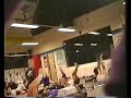 Lezione di pump alla palestra Lazzarin di Locarno nel 1998. Guardate il tizio con la maglia viola, è alla sua prima lezione ed è molto divertente.Look at the guy in purple, he is a beginner and he is very funny.