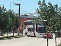 videos de Colectivo de Travel Rock cruzando al Mitre