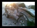 السلام عليكم ورحمه الله وبركاته سبب الحادث كان مسرع وقدامه ع الخط السريع موتر ( دينه ) والخط الي في النص شاحنه وكان يكبس لراعي الدينه مافتح له كسر له صو اليسار يبي يتفادهم من المواقف وكسرته كانت قويه شاح عليه الموتر ودش حصى ثبت السكان ودشالحصى وضرب صبيه ( طوابيق ) الضربه كانت صوب البترول وتقلب الموتر وهو الوحيد الي طار من الموتر وجاته اكثر من ضربه في راسه وجسمه والثلاثه الي معاه ما طلعو من الموتر والحمد لله ماصادهم شي طلعو من المستشفى اما الي كان يسوق اسمه رعد العجي مات الله يرحمه في المستشفى بعد ربع ساعه من وصوله للمستشفى طبعا سبب الحادث قالوه الي كانو راكبين معاه انهم كانو مسرعين ادعو له يالربع بالعفوو والمغفره
