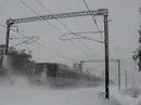 大雪の中を行く２２３系