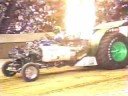 Tractorul \"Green Monster\" - tuning extrem Tractorul \"Green Monster\" - tuning extrem