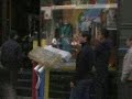 another clip of tobey maguire dancing, but in a different angle.

date: 06/16/2006
location: manhattan, soho, broadway; between broome and grand street