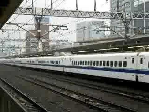 静岡駅を発車するこだま