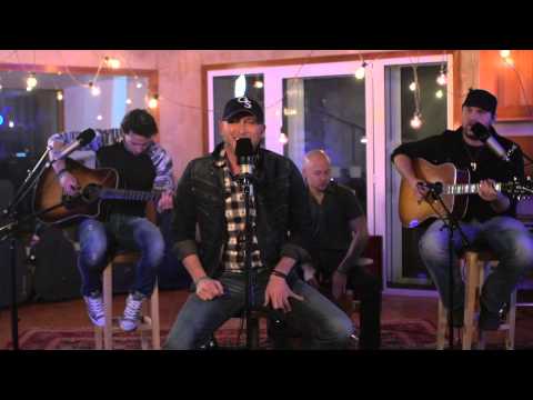 Cole Swindell – Brought To You By Beer (Acoustic Live Session)