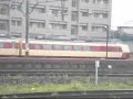 時刻表に無いので、突然やってきてびっくり！「臨時」と出ていたので、貸切でしょうか。もしくは代走？赤とクリームのなつかしい色です。
