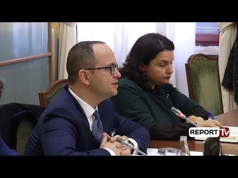 Report TV - Bushati: Çamët mund të kërkojnë pronat në Greqi