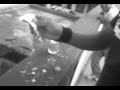 haciendo una bomba.