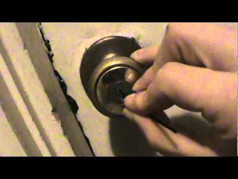 how to pick a door lock