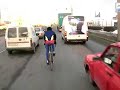 Metro-cu bitza printre masini