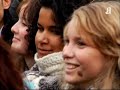 Gatas Parlament framfører låta 