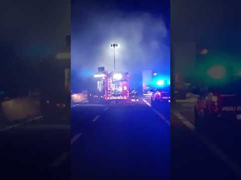 Camion in fiamme lungo l’A1