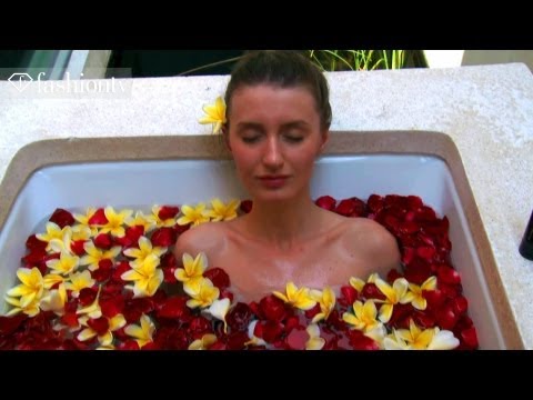 milan fashion silate - htttp://www.FTV.com/videos BALI - Alila Villas Uluwata is just one of Bali's charming 5-star villas on the cliffs of Bali with a gorgeous view of the ocean. ...