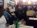 Cenando con compañeros del trabajo
