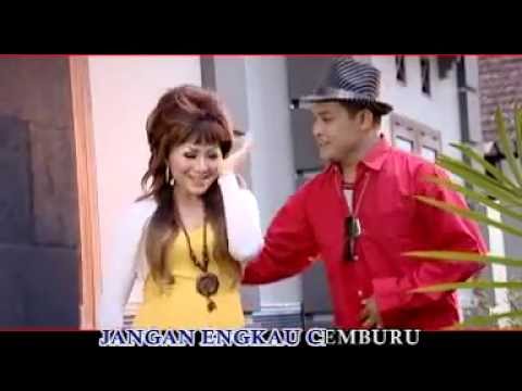 artis ngentot - Sayangku kok cemberut? mikir apa mikir apa kamu mikir apa?? kenapa kamu tak pernah merasa kamu jangan pura pura blo on! kamu kemarin pergi sama siapa? tersik...