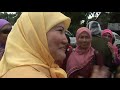 Puteri UMNO apologising to Anwar Ibrahim