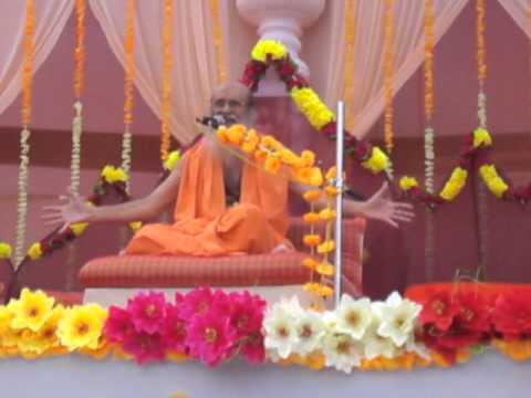 shreedhar - On 29th April 2013, Param Poojya Swamiji (Swami Swaroopanand Saraswati) addressed disciples at Sajjangad Fort on the occasion of 39th Punyatithi of Bhagawan ...